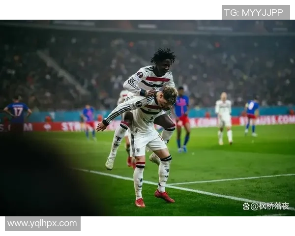 欧联杯决赛曼联对阵强敌全力以赴争夺荣耀之战